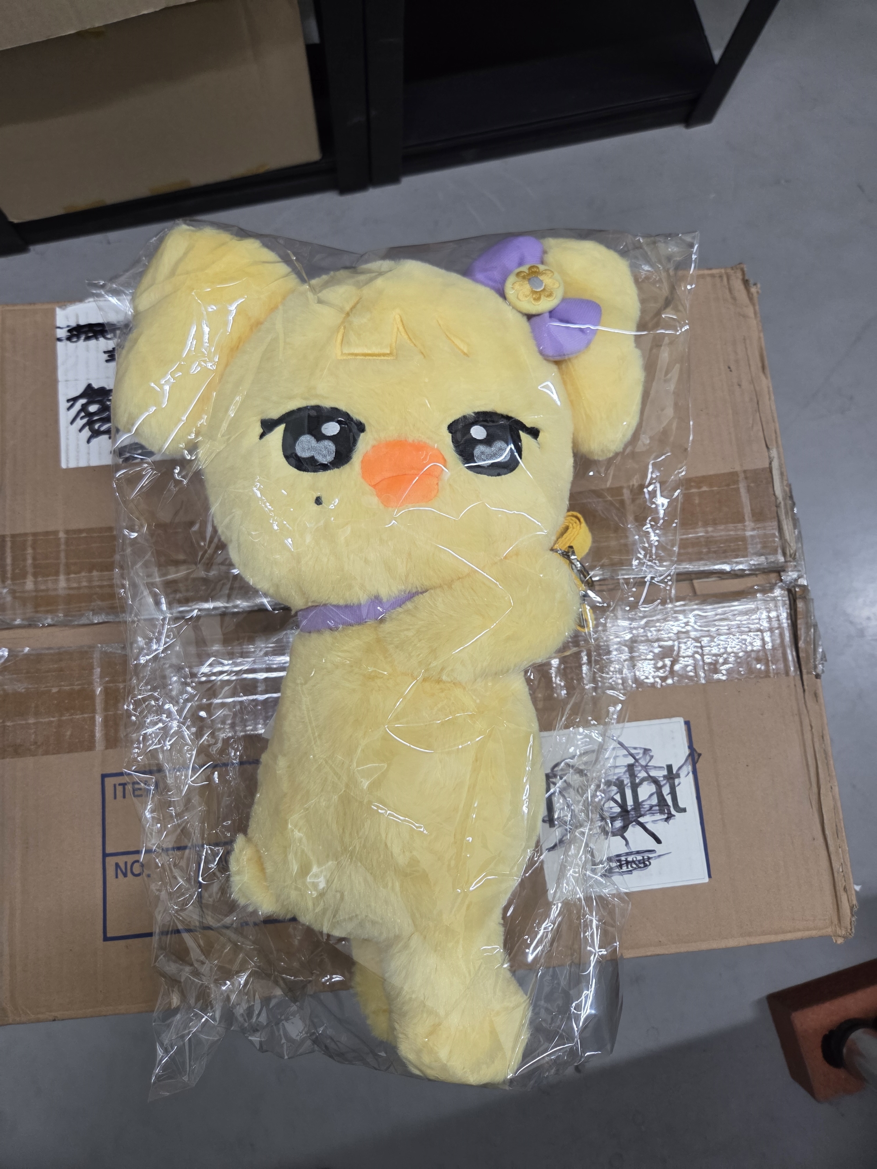 [IVE x MINIVE BUSAN POP-UP STORE MINIVE SCHOOL in SEOUL]22.MINIVE CHARACTER HUG BAG