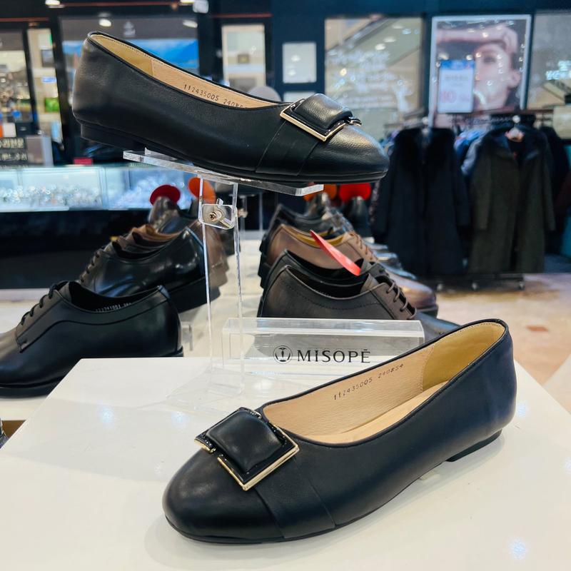 by 女性フラットシューズ 112435005