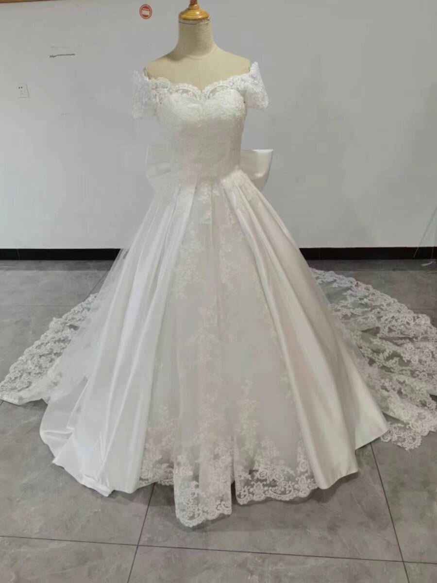 ウエディングドレス 取り外し袖 ベアトップ 柔らかく重ねたチュールスカート トレーン /披露宴/結婚式