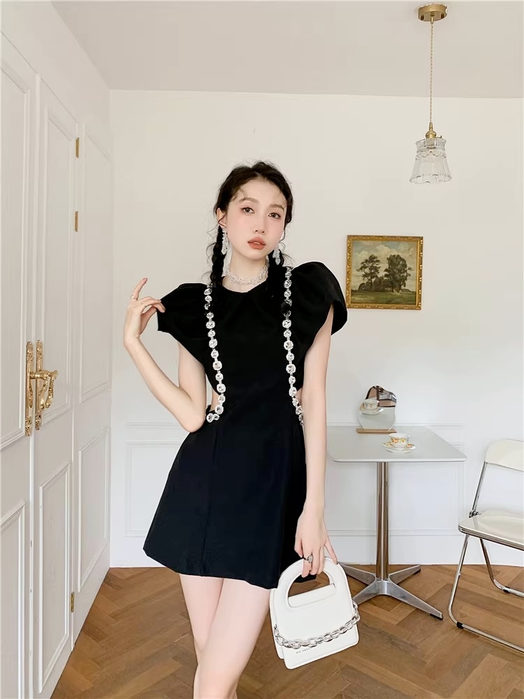 ラインストーンドレス ラインストーン ミニ ワンピース ドレス ブラック フレンチ フリルスリーブ レディース. パーティー お呼ばれ 上品 綺麗め a4095