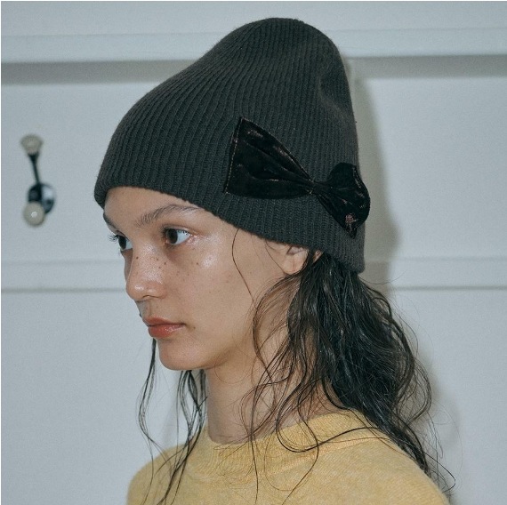 【MARGESHERWOOD】 RIBBON LOGO KNIT BEANIE : BROWN