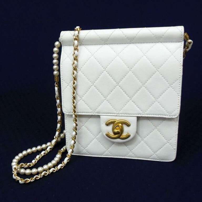 ｼｬﾈﾙ CHANEL ｼｮﾙﾀﾞｰﾊﾞｯｸﾞ ﾌﾗｯﾌﾟﾊﾞｯｸﾞ ﾏﾄﾗｯｾ ﾌｪｲｸﾊﾟｰﾙﾁｪｰﾝ ｺｺﾏｰｸ ﾎﾟｼｪｯﾄ 白 【中古】(61550)