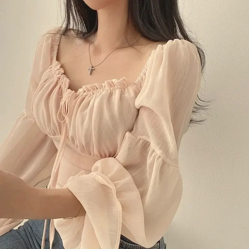 東大門-女性用シフォンブラウス,木製の耳の襟が付いたハイエンドのショートシャツ,スクエアネック,ウエストにフィット,フレアスリーブ - 200000345