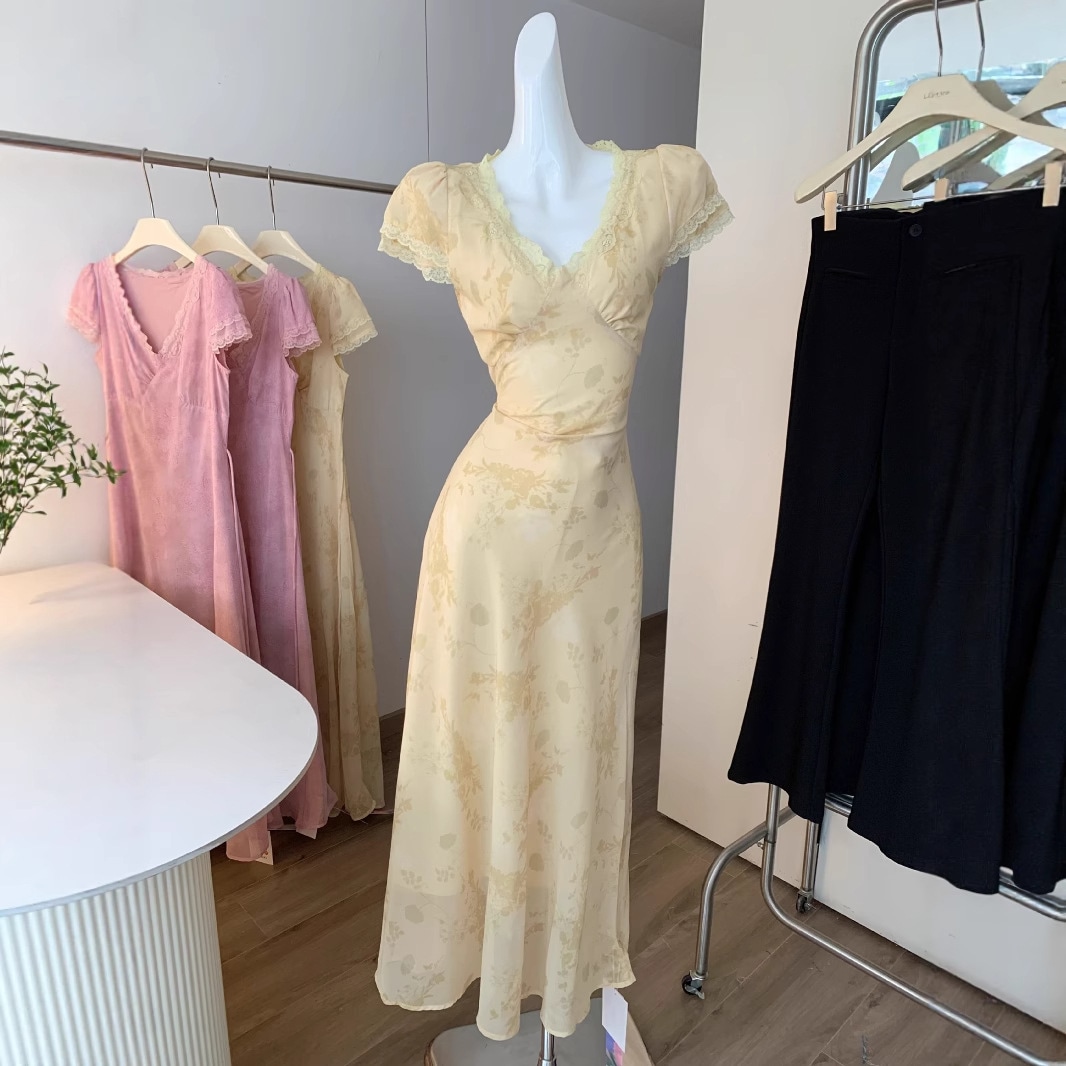 【急速出荷】十三行Vネック花柄ワンピース女性高級感フレンチレースのパッチワーク気質着やせロングスカート 5,018円