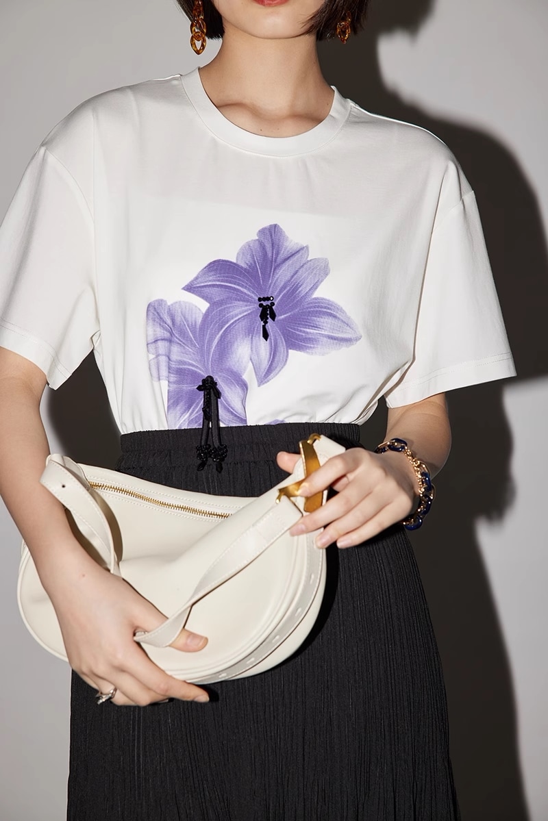 ロマンティック アイリス ビーズ シルケット コットン 半袖 ラウンドネック Tシャツ トップス Tシャツ 袖あり 半袖 ラウンドネック かわいい きれいめ カジュアル 大人 上品 おしゃれ お洒落