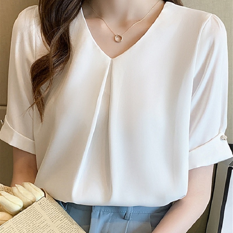 トップス ブラウス ミディアム丈 袖あり 半袖 Vネック 襟なし かわいい 大人可愛い きれいめ シンプル カジュアル おしゃれ 大人女子 こなれ感 ラフ ラブリー キュート 個性的 セクシー 5,096円
