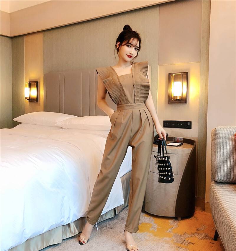 ジャンプスーツ レディース オールインワン サロペット ストレートパンツ ノースリーブ スクエアネック スリム 切り替え デザイン ハイウエスト プリーツ フリル ウエストマーク 大人可愛い お出かけ 5,197円