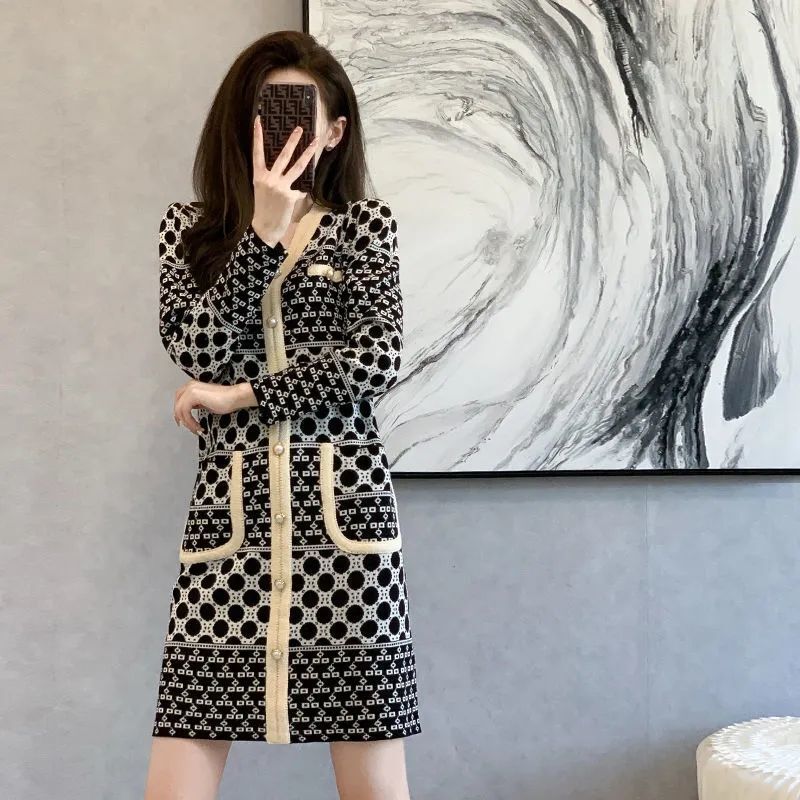 【送料無料】ニットワンピース レディース 膝丈ワンピース 秋冬新作 長袖ワンピース Vネック ドット柄ワンピース-q250327-2819