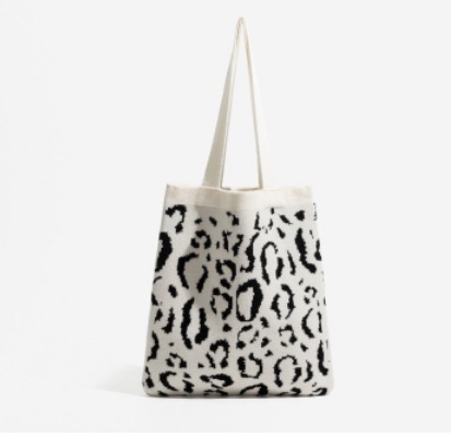 アニマル柄ニットトートバッグ バッグ かばん レディースバッグ トートバッグ 通勤バッグ ママバッグ マザーズバッグ 収納 機能性 便利 スクエア型 ニット かわいい 大人可愛い シンプル