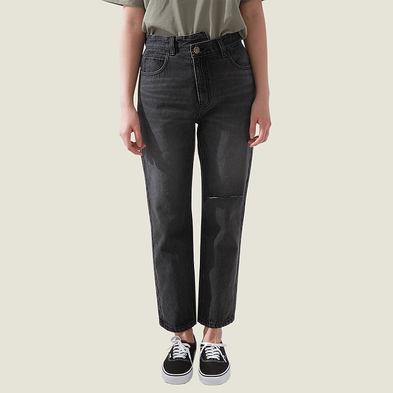 斜めデニムパンツ