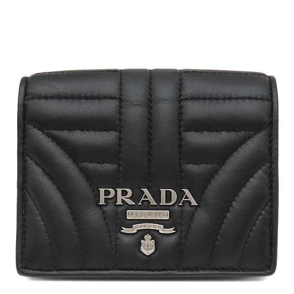 プラダ 二つ折り財布 メタルロゴ コンパクトウォレット レザー ブラック マットシルバー金具 ソフトカーフ キルティング 1MV204【中古】