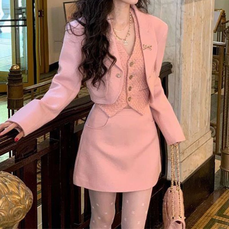 春と秋にぴったりなブレザーベストボディコンスカートを含む韓国風のエレガントなシャネル風レディース スリーピース スーツ 5,182円