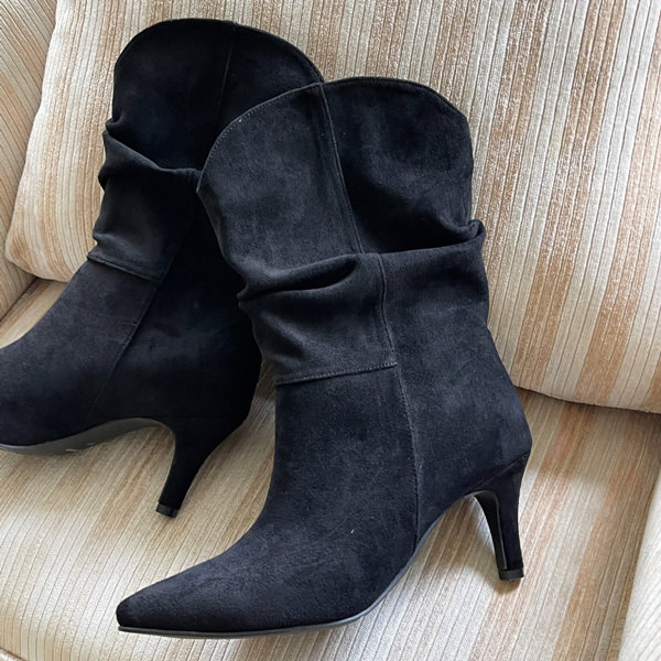 ショートブーツ ウエスタンブーツ ルーズ ポインテッドトゥ スエード レディース ハイヒール 黒 ブラック 歩きやすい カジュアル シンプル 靴 婦人靴 韓国