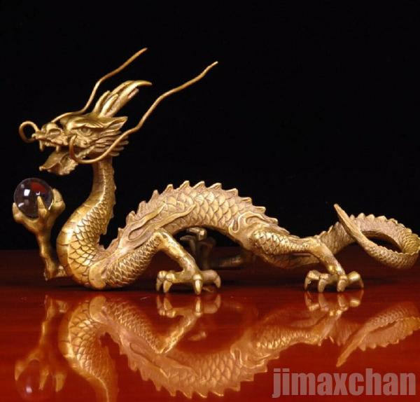 超目玉 置物 長髭 右手に水晶を持つ龍 クリスタル 五本爪 龍 竜 真鍮 ブロンズゴールド 龍の置物 ドラゴン 風水 龍神 開運祈願 金運上昇祈願 財産運 恋愛運 プレゼント 贈り物