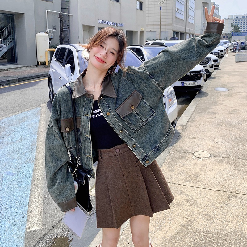 シックなユニークなデニムレザーショートジャケット女性秋2024新しい通勤百缶塩甘いショートトップス