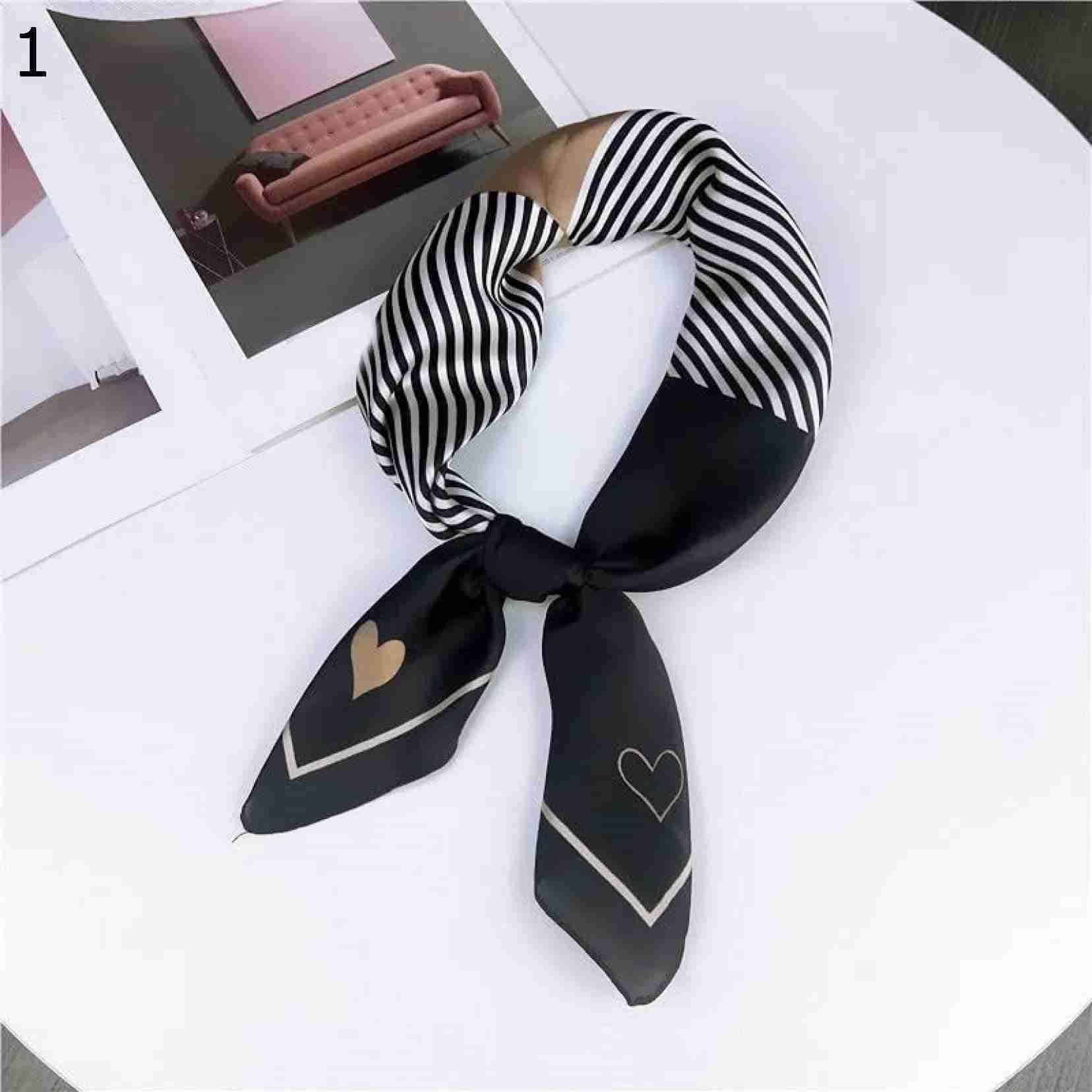 【20%OFFクーポン～】女性ポリエステルスカーフサテンスモールスクエアラップスカーフ多機能ストライプハートプリントショール スカーフ (Color : Black Size : 70x70cm)