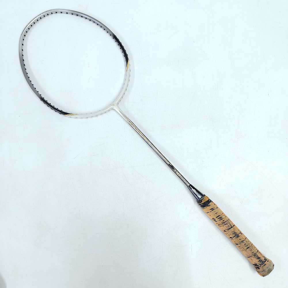【中古】ミズノ CARBON NANO TUBE GP-10 バドミントンラケット カーボン ナノ 3UG5 MIZUNO 5,124円
