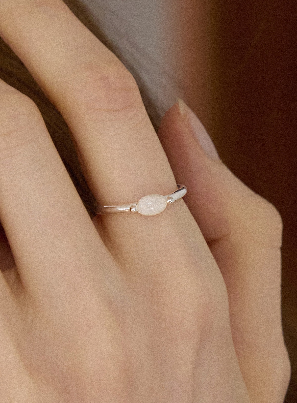 925シルバー ミューペイルオーバルオープンリング指先を飾る洗練デザイン