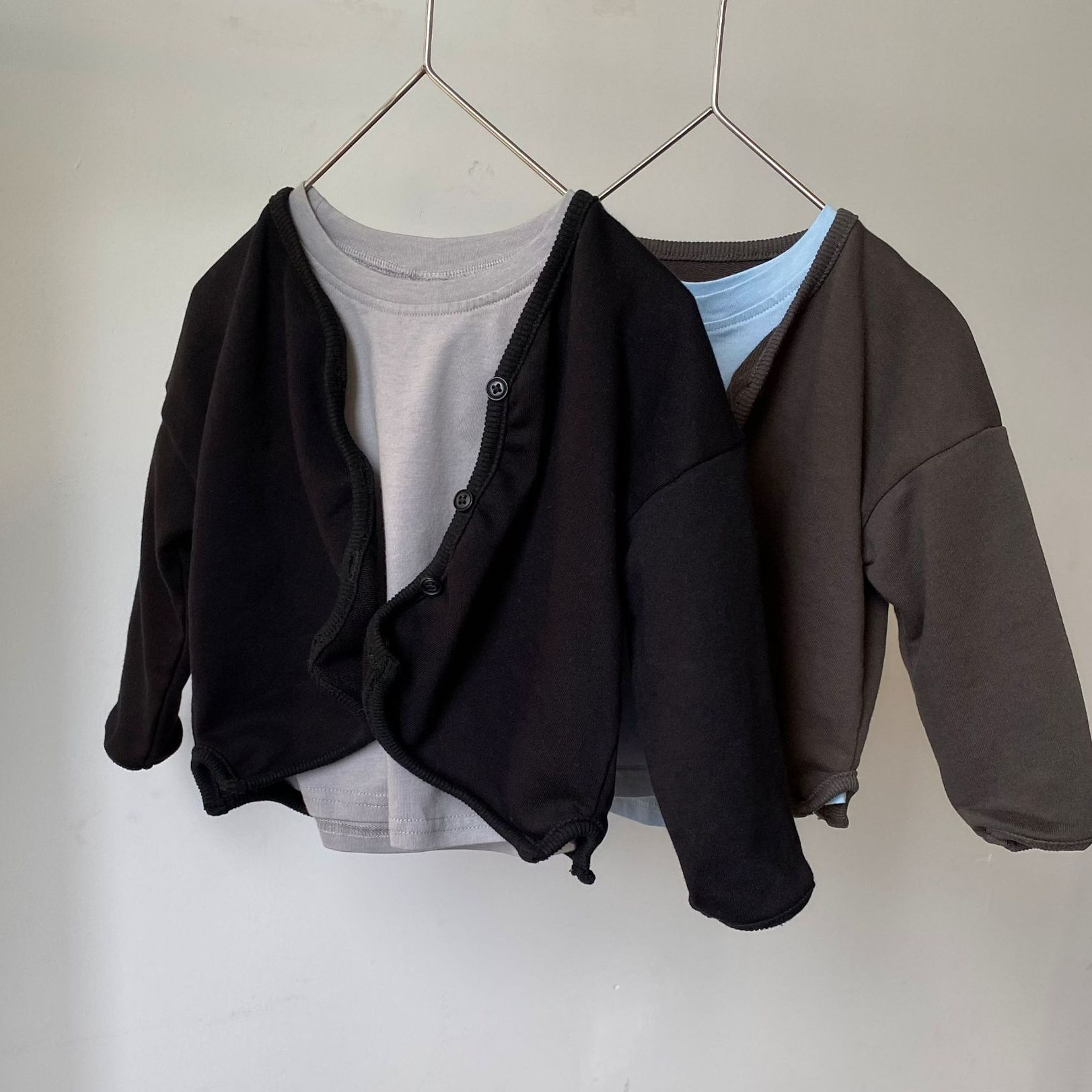 新入荷【売れ筋子供服】春の新作子供用のリブ編みカーディガン，男女の赤ちゃんのカジュアルな上着のコート