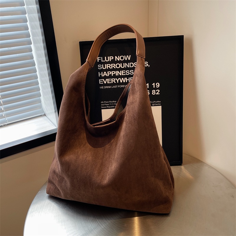 バッグ かばん 鞄 レディースバック ショルダーバッグ 通勤バッグ 内ポケット ファスナー 便利 大容量 軽量 四角 スクエア かわいい 大人可愛い きれいめ シンプル 上品 おしゃれ かっこいい