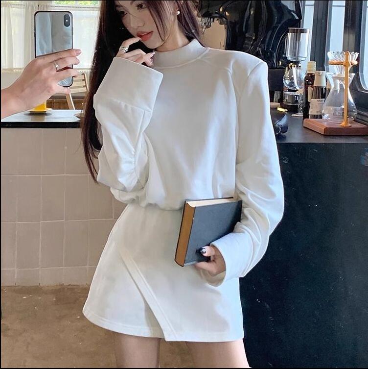セットの韓国版加絨厚手長袖衛衣女+腰を緩めてフォークを開いて半身の短いスカートの2つのセット