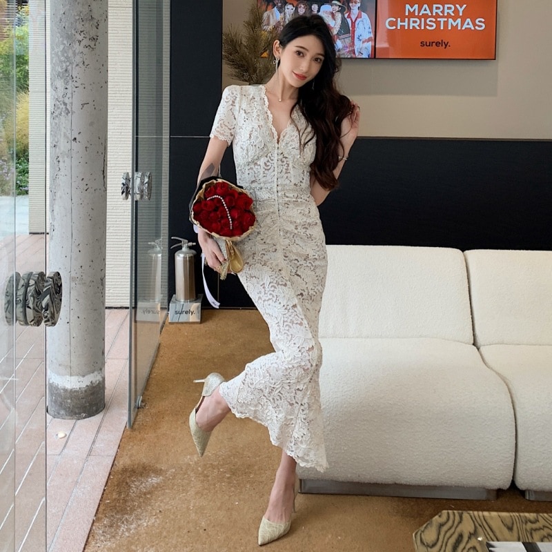 2025夏の新しい女性服フレンチニッチセクシーなvネックハイエンドのレースロングスカート
