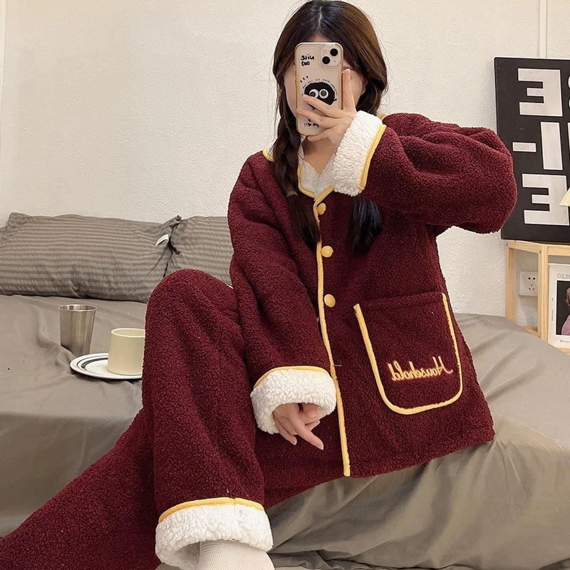 Insサンゴのベルベットの寝衣の女性の冬の帽子の保温ベルベットのパジャマの女性は秋冬にベルベットのフランネル複合ベルベットの家庭服の白い保温スーツを厚くした