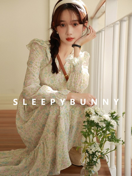 Sleepy Rabbit「ピンクとグリーンのYouyou」軽やかなシフォンドレスVネック花柄耳飾りロングスカートA裾ハイウエストスカート