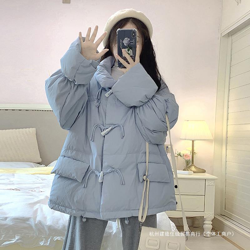 2024年冬の女性用オフシーズンダウンジャケット新作ファッション超美形ショートブレッドコート女性用ホーンボタン厚手コート