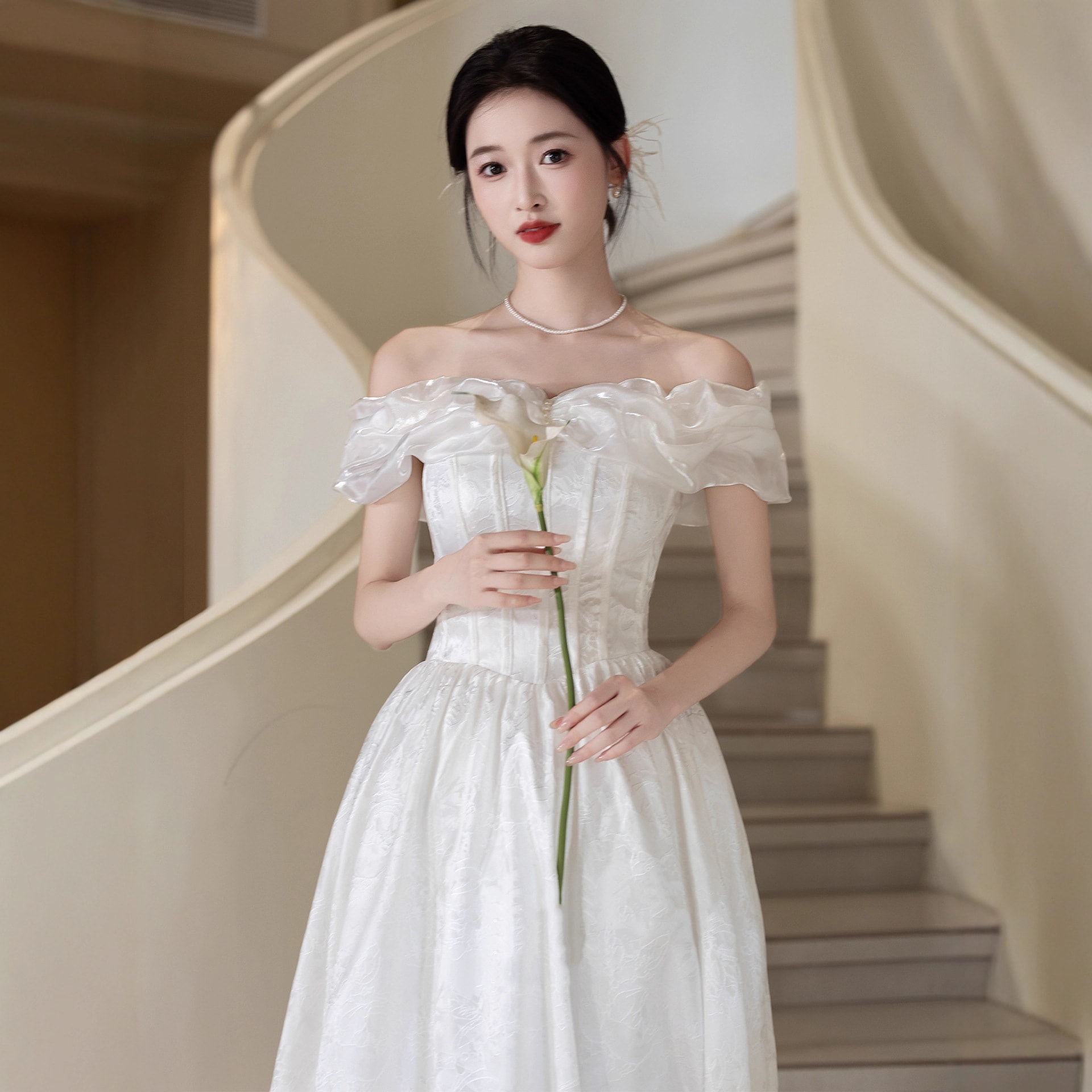 披露宴 新婦 新作 デザイン 高級 宴会 オフショルダー イブニングドレス 高級感 フレンチ 婚約 モーニングガウン