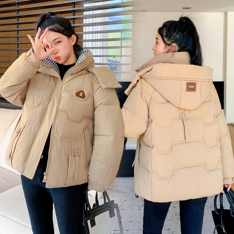 短い綿入れの女性2024冬の新型帽子はカジュアルダウンの綿入れを取り外してとした綿入れの上着を厚くすることができる