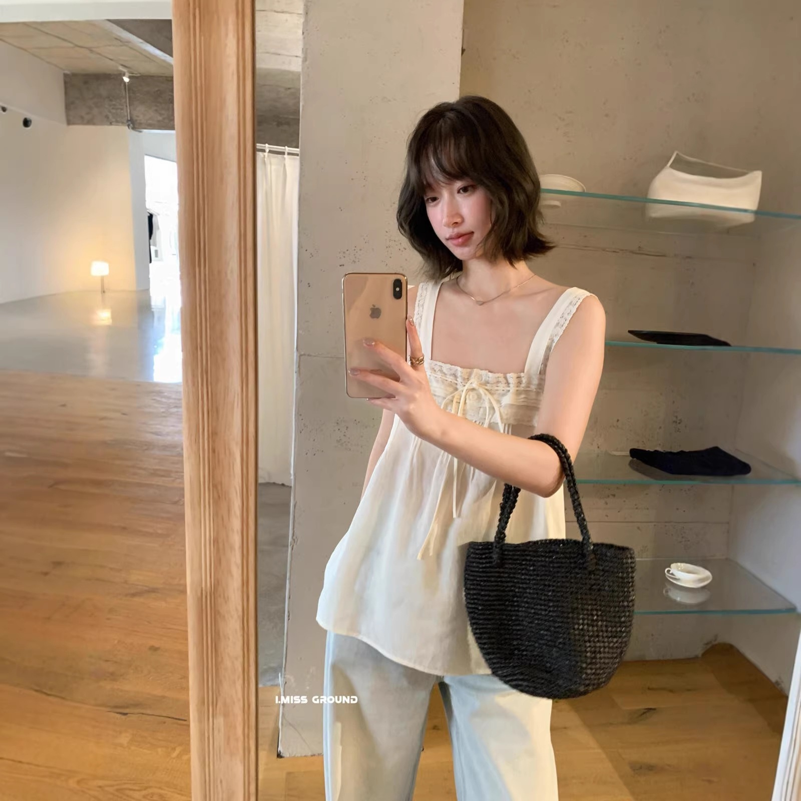 夏の韓国のシンプルな妖精のような気質ルースレーススプライシングレースアップサスペンダートップ女性用 R70987