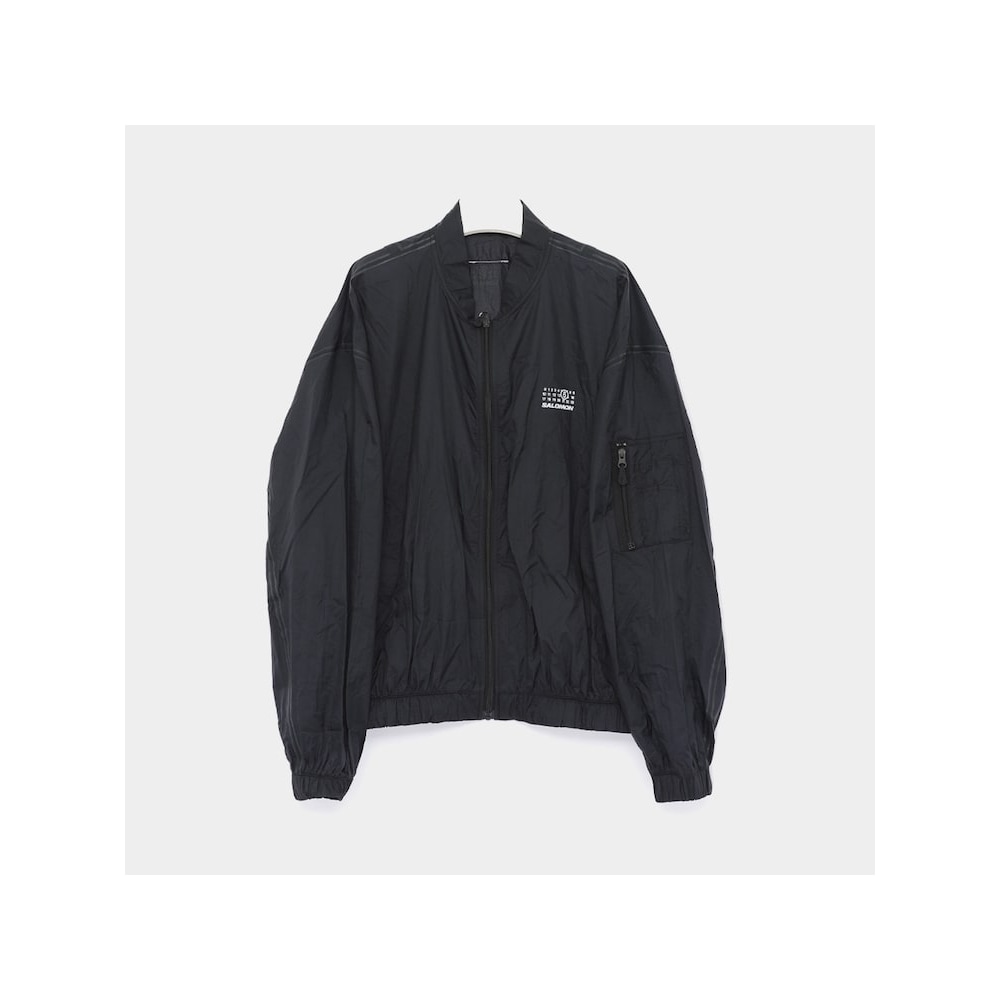 メゾンマルジェラ 25SS MM6 サロモンコラボレーションナンバリングロゴボンバーメンズジャケット SH0AM0056 M35418 900 QJ05015625674