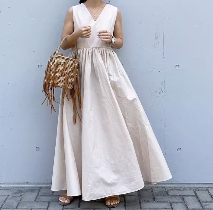 ワンピース レディース フレア 夏服 マキシ丈 ノースリーブ Vネック 襟なし ノーカラー インスタ映え SNS 映え 涼しい 華奢見え 日常使い デイリー 定番 無地 色展開 ブラック アプリコット