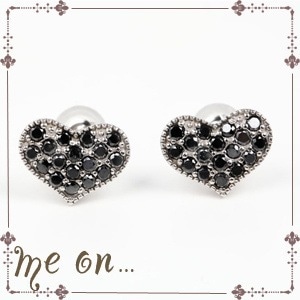 me on... 洗練された大人の魅力キュートにクールに遊ぶ高級ハートピアス K10ホワイトゴールド WG ブラックダイヤモンドパヴェハートモチーフピアス