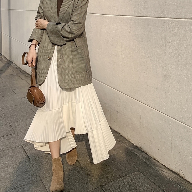 ボトムス スカート ロングスカート フレアスカート アシンメトリー ウエストゴム プリーツ 揺れる ロング丈 かわいい 大人可愛い きれいめ シンプル 上品 おしゃれ かっこいい カジュアル こなれ感