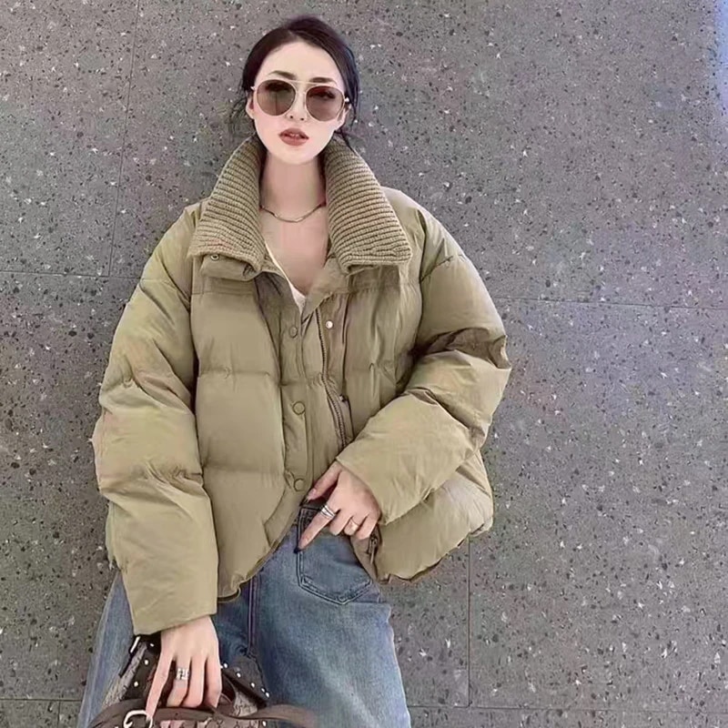 ニット襟の短いダウンジャケット女性2024冬の新型韓国版ゆるいカジュアルな厚い白鴨パイルコート潮
