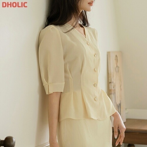 [メガ割りSALE]カーブボタンペプラム半袖ブラウス 6,072円