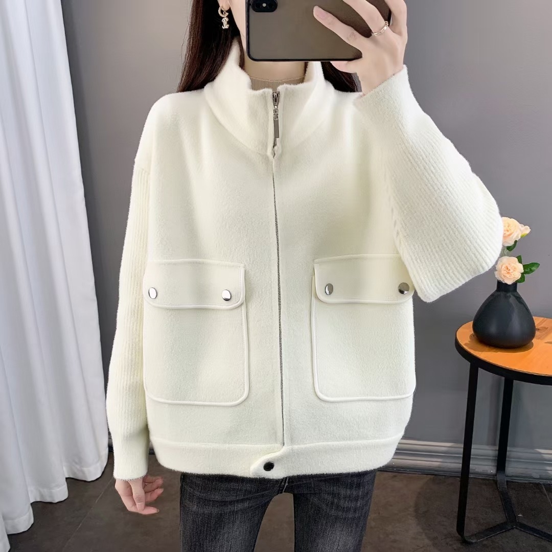 アウター コート ショートコート 長袖 ハイネック ショート丈 前開き ファスナー ポケット かわいい 大人可愛い きれいめ シンプル 上品 おしゃれ かっこいい カジュアル こなれ感 個性的 主役級