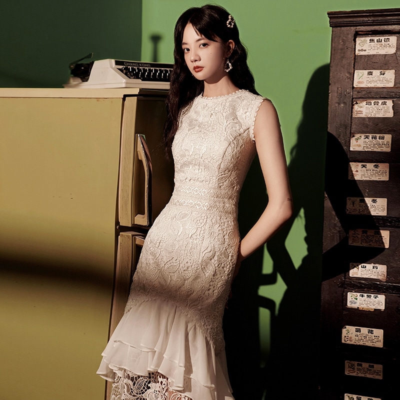 イブニングドレス ショート 膝丈 袖なし ノースリーブ クルーネック タイト スリム 細身 マーメイド 背中開き フィッシュテール レース 刺繍 ウエストマーク 大人可愛い きれいめ シンプル 上品