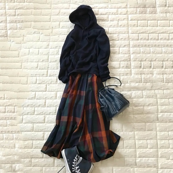 【人気上昇中】 おしゃれ度高め シンプル 長袖 フード付き パーカー スカート チェック柄 2点セット