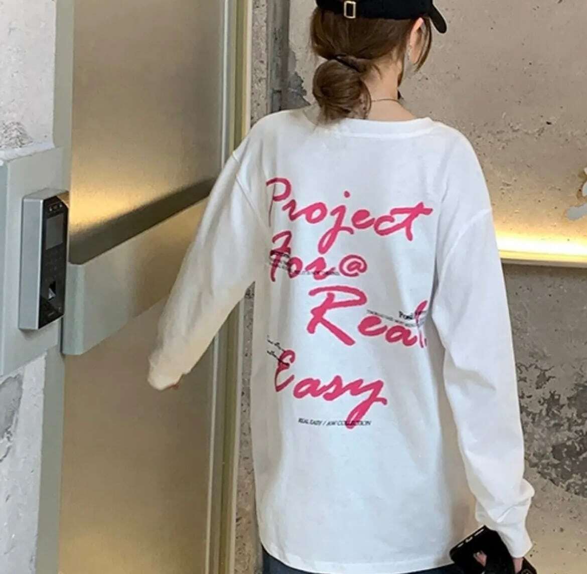 レディース 2color バック レタリング ロング Tシャツ オーバーサイズ ラウンドネック 長袖 大人可愛い ママコーデ ママファッション 韓国系 オルチャン 人気 トレンド 新作 20代 30代