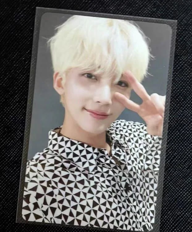 正規品保証　SEVENTEEN 　 2021年 回顧録 カラ島 jeonghan　 特典トレカ