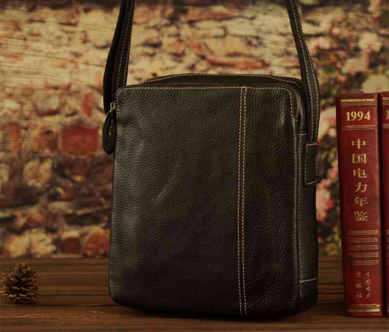 ショルダーバッグ レディース バッグ ミニ A4 帆布 夏 2WAY 2ウェイ 小さめ 革 人気 大人 ブランド 40代 黒 大きめ 縦長 軽い 赤 ナイロン スポーティー 春 レザー 冬 軽量 カジ