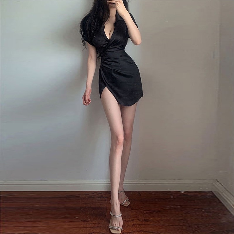 ギャルは腰を収めて黒いシャツスカートvネック低い胸セクシーな純欲お姉さん気質夜本店ワンピース夏を修理します