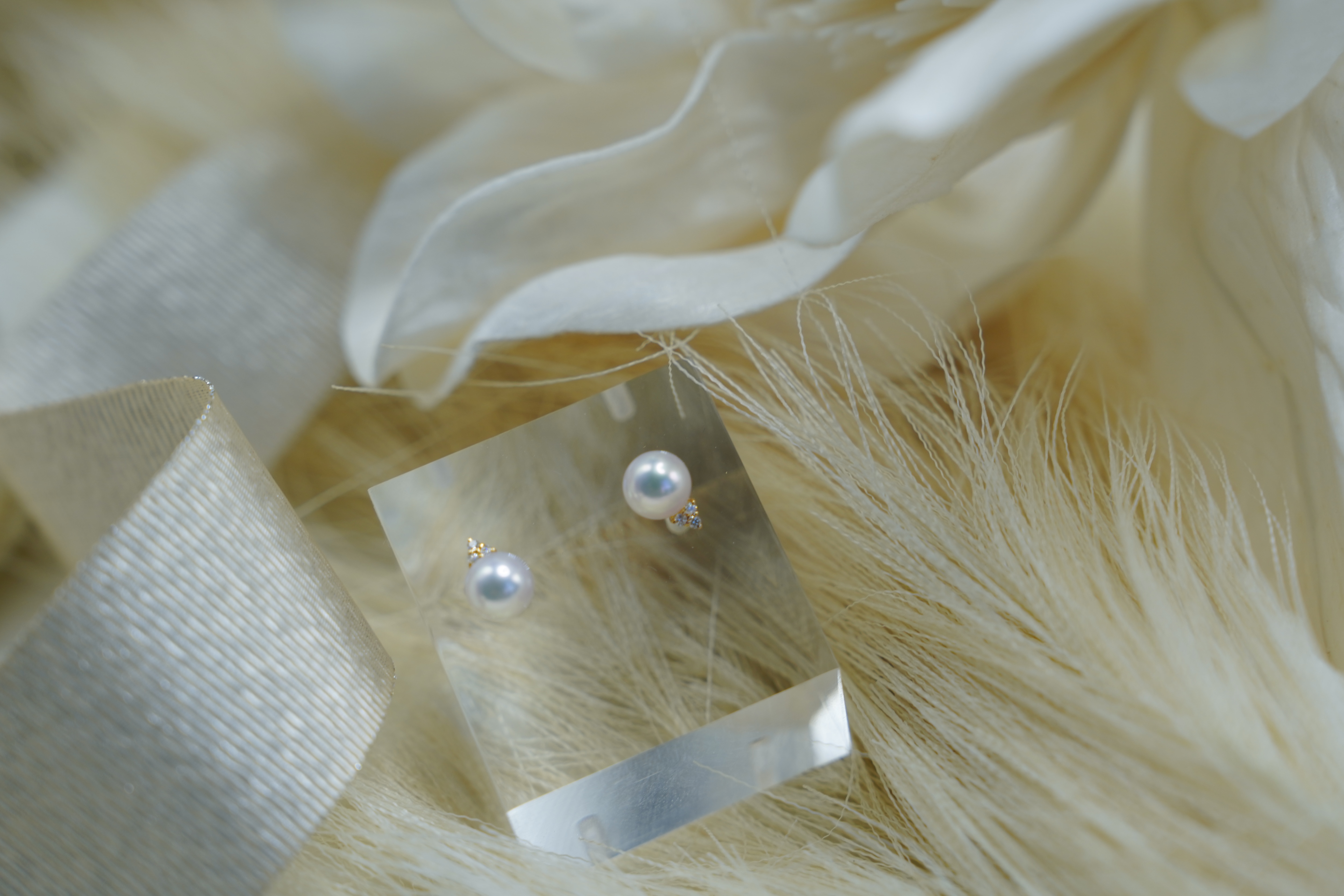 新品　K18YG アコヤ　パール ピアス　5.5ミリ　ダイヤモンド　0.015ct　上品　オシャレ　あこやパール【E4552306130057】