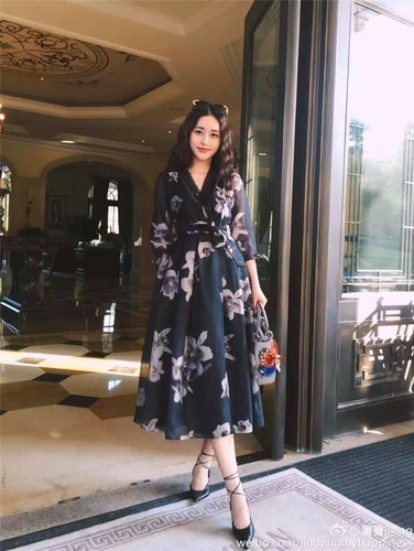 1286．花柄Vネックロングドレス（ブラック）