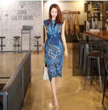 ワンピース 膝丈 袖なし Uネック 襟なし スリム タイト ウエストリボン 薄手 大人可愛い きれいめ 上品 おしゃれ かっこいい 個性的 クール セクシー エレガント モダン とろみ感 柄 春 夏 6,540円
