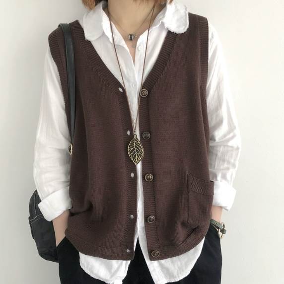 トップス ベスト ミディアム丈 袖なし 襟なし Vネック 前開き ポケット かわいい 大人可愛い きれいめ シンプル カジュアル 大人 上品 おしゃれ かっこいい 大人女子 こなれ感 ラフ メンズライ