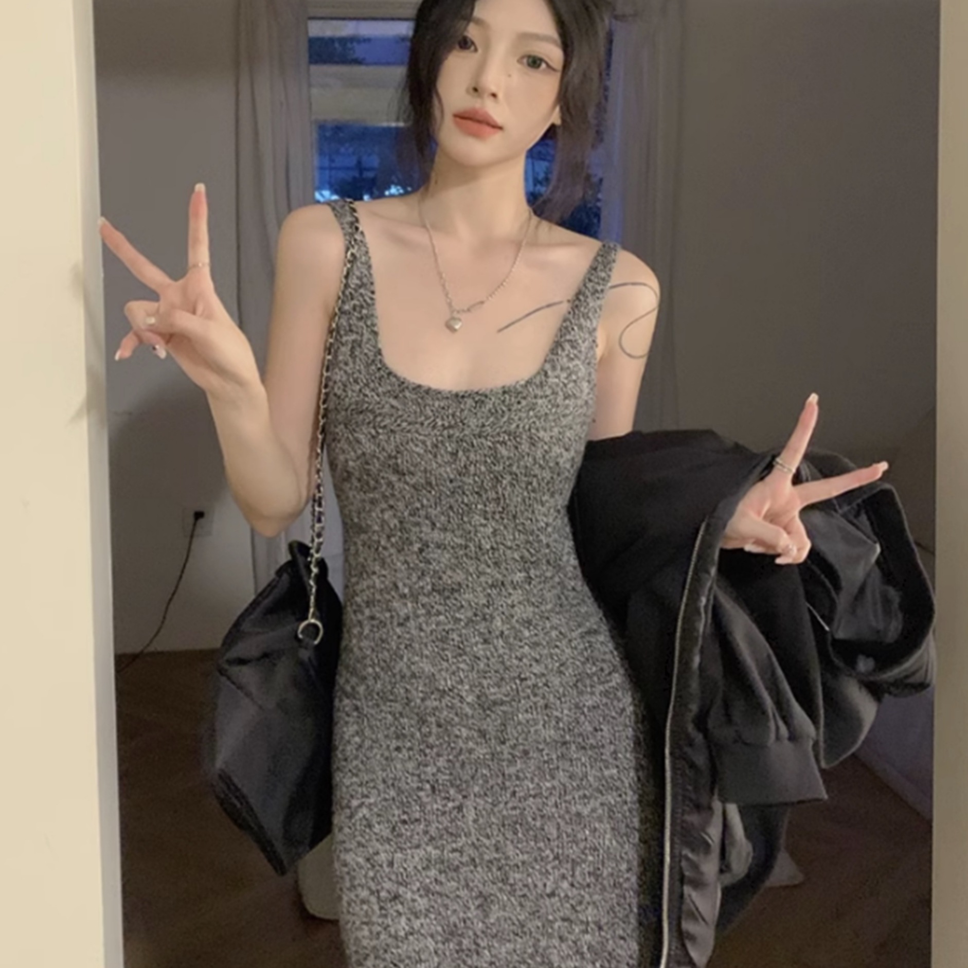 ワンピース ニットワンピース タイト ロング丈 ノ－スリーブ スクエアネック 大人可愛い きれいめ シンプル 上品 お洒落 大人女子 エレガント 主役級 存在感 春 夏 秋 冬 10代 20代 30代